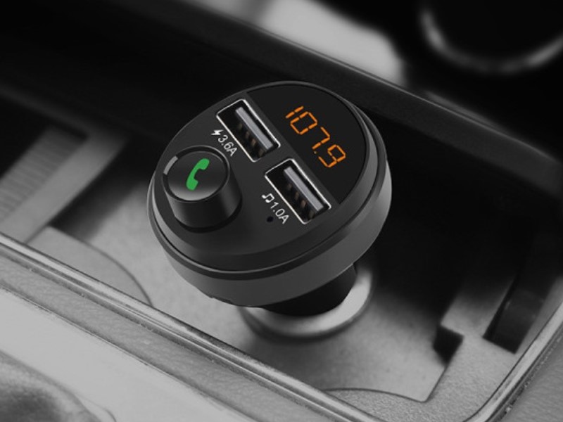 Avtomobilski FM oddajnik za daljše vožnje